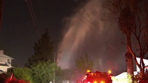 Water from sheared hydrant floods Sherman Oaks neighborhood, damages homes